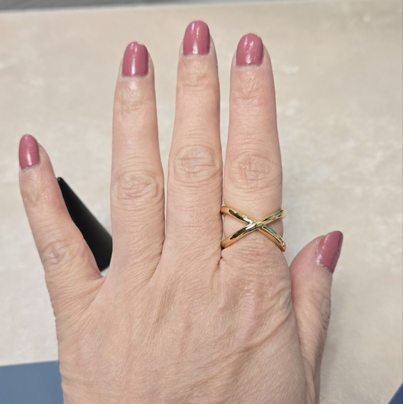 Fashione Gold Tone Simple Ring Size 6 - Picture 3 of 14